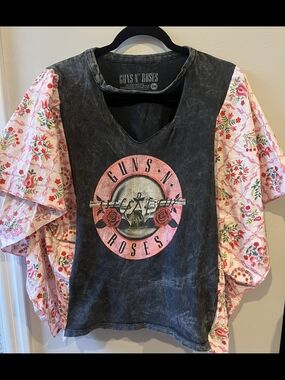 Guns N' Roses Graphic Tee with Floral Puff Sleeves - Black & Pink